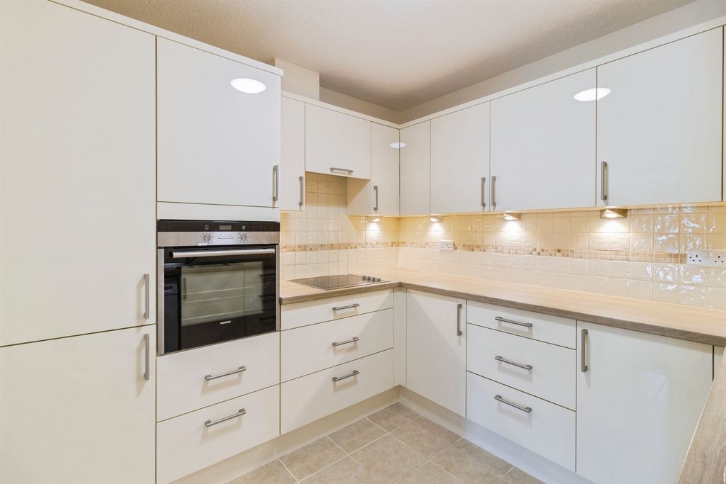 Property photo 3 of 17