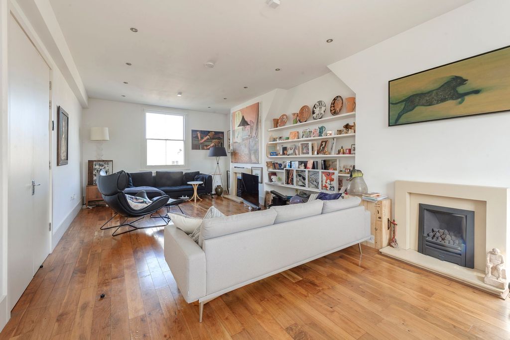 Property photo 2 of 21