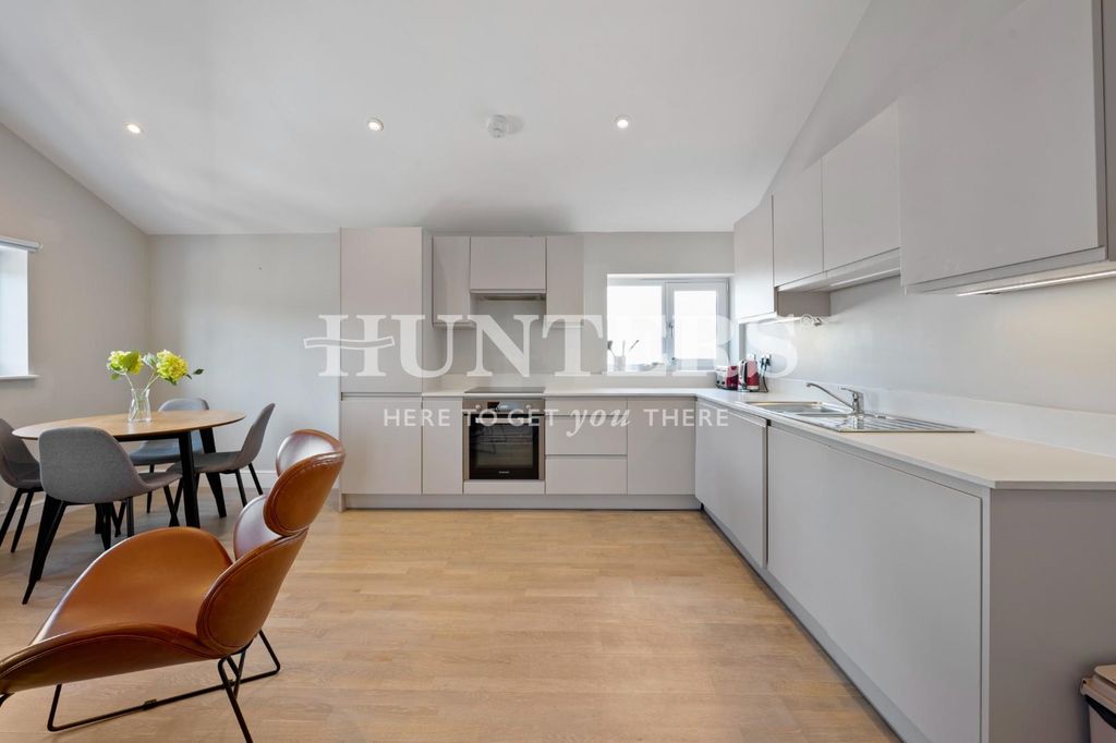 Property photo 3 of 8 Modern Kitchen