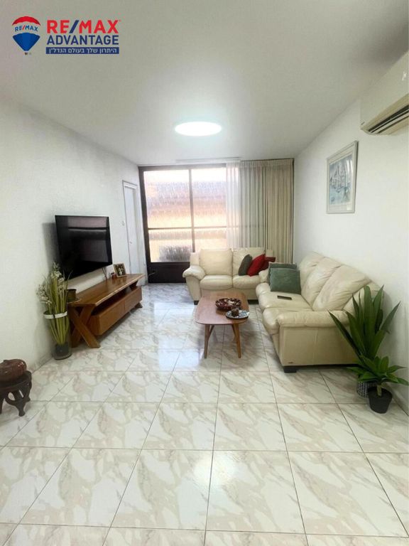 Property photo 3 of 6