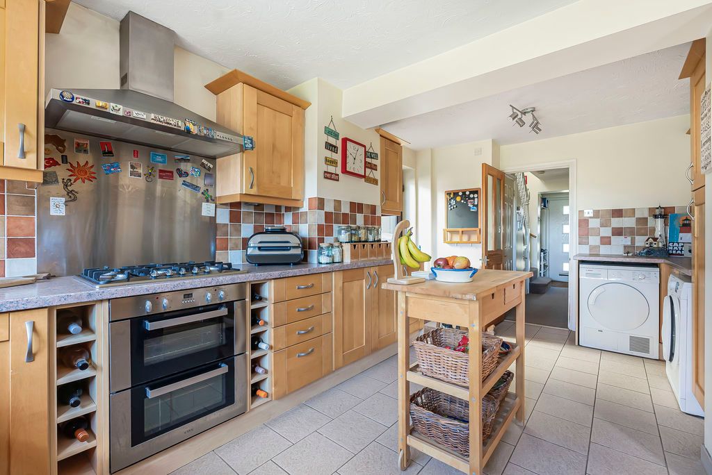Property photo 3 of 26 Kitchen