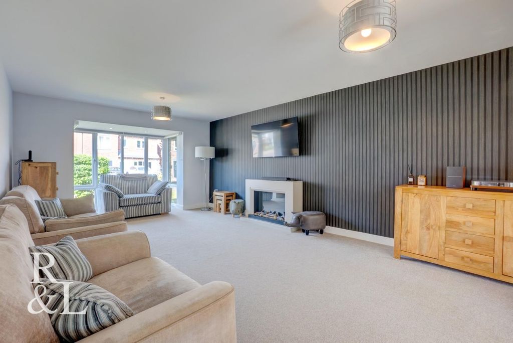Property photo 3 of 35 8 Knightswood (61).Jpg