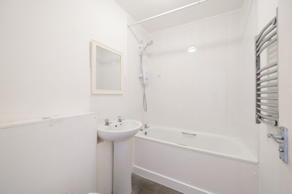 Property photo 2 of 9 Crozier House 3 -...