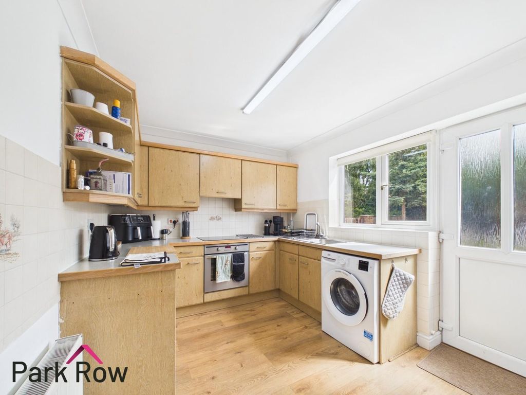Property photo 2 of 14 Kitchen