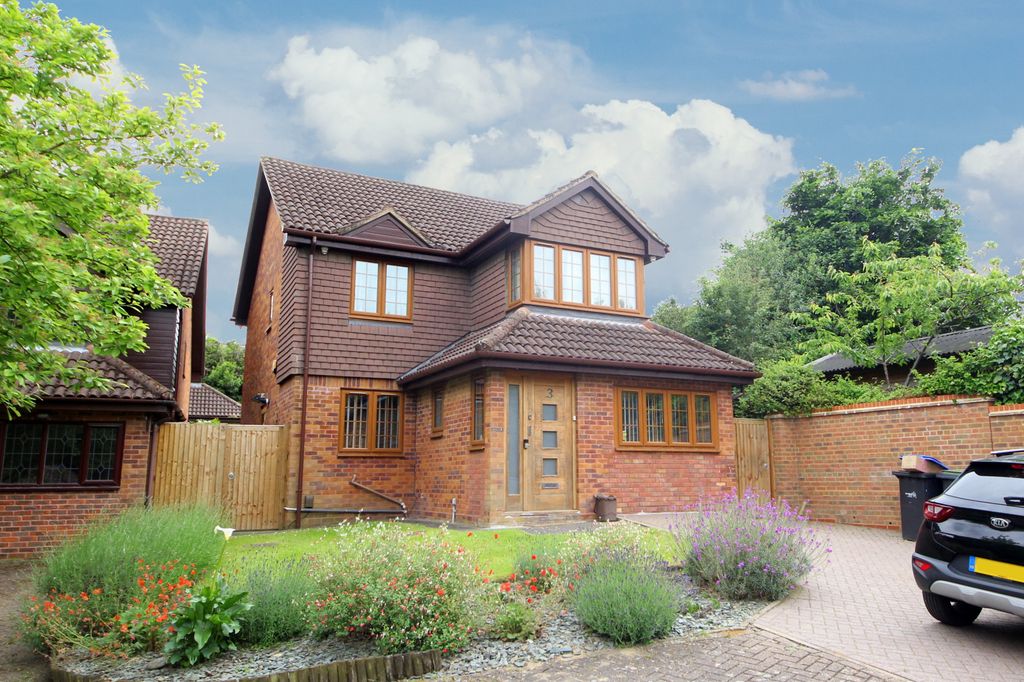 Property photo 1 of 19 Four Bedroom Detached House