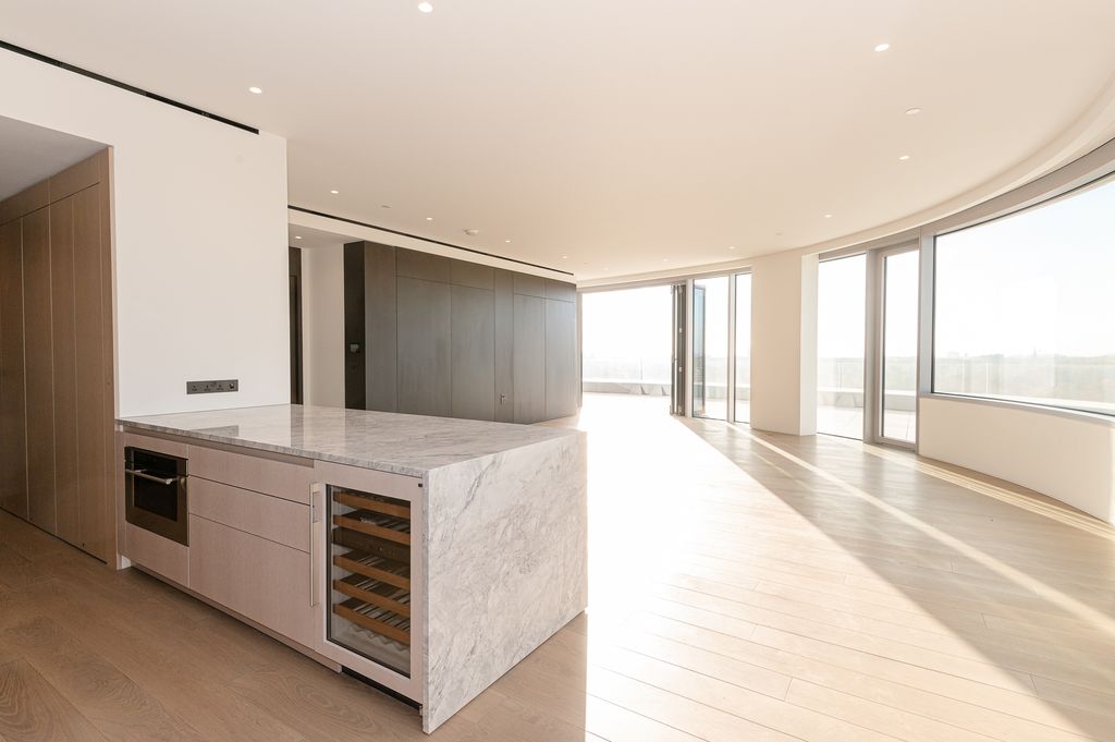 Property photo 1 of 32