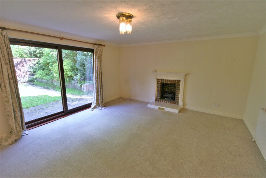 Property photo 2 of 10 Sitting Room