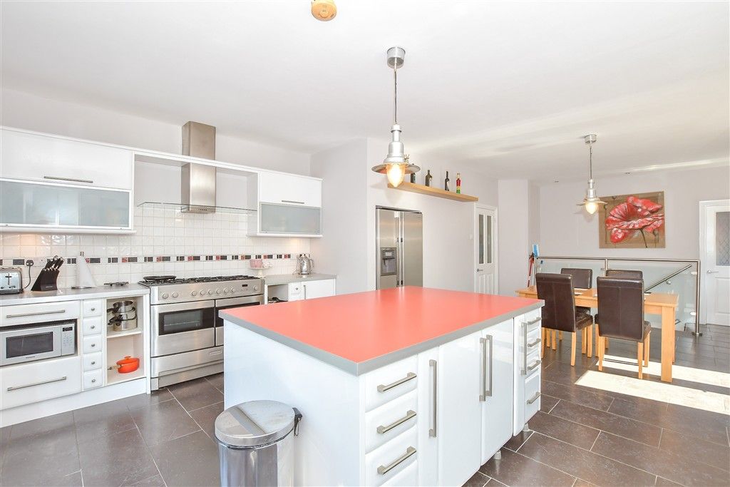 Property photo 3 of 8 Kitchen/Breakfast Room