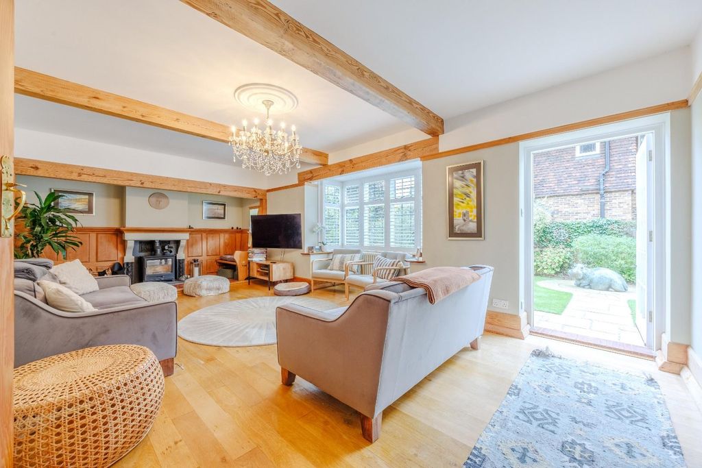 Property photo 2 of 41 Lounge