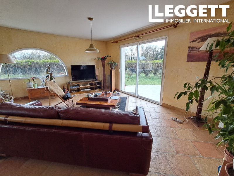 Property photo 2 of 10