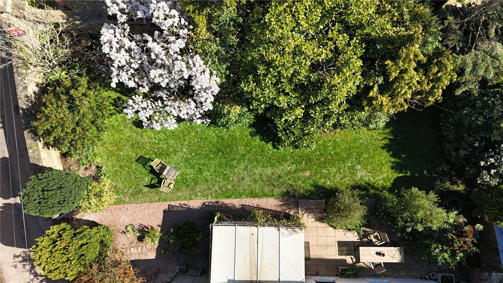 Property photo 2 of 27 Picture No. 54