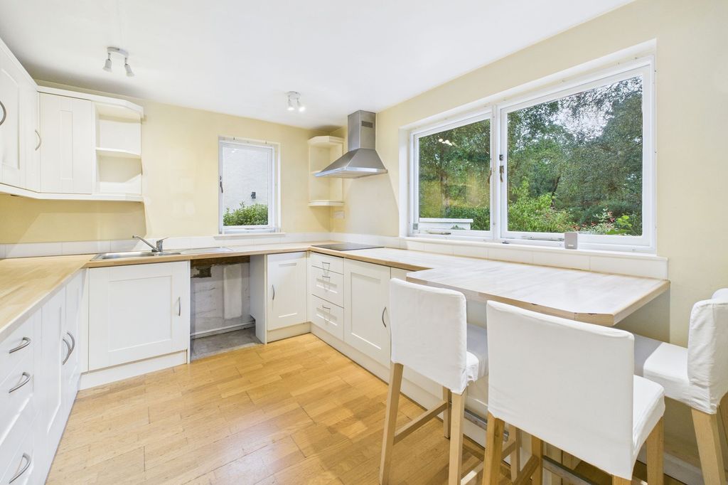 Property photo 3 of 27