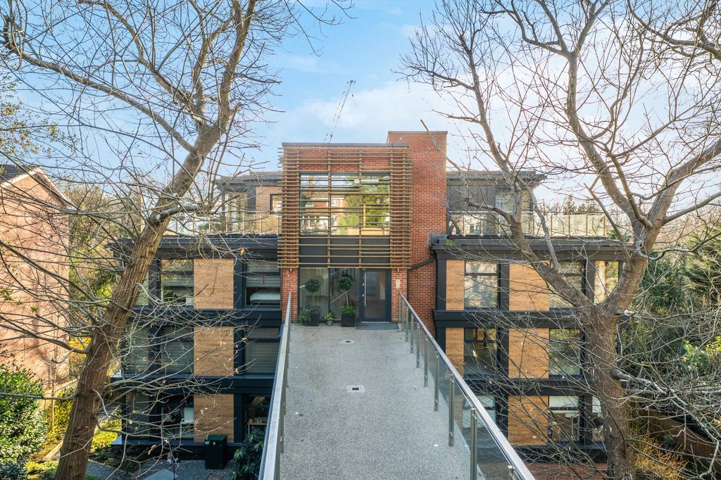 Property photo 1 of 10 Front Exterior