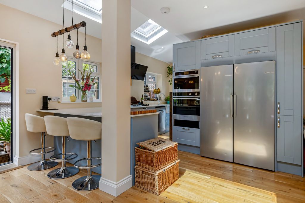 Property photo 3 of 17 Breakfast Bar