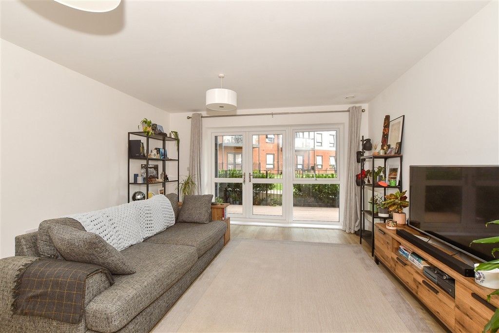 Property photo 1 of 9 Lounge/Kitchen