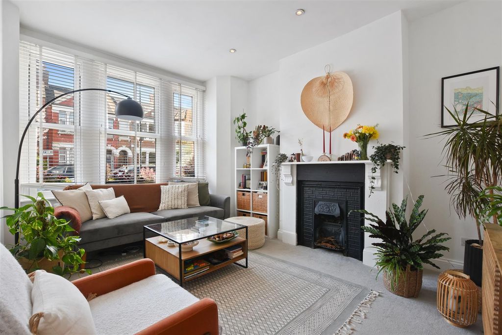 Property photo 1 of 15 15-6666Gcwt - Flat A 27 Leghorn Road - Reception -