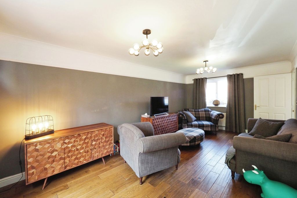 Property photo 3 of 21 Spacious Yet Cosy Lounge For The Family With Double Doors