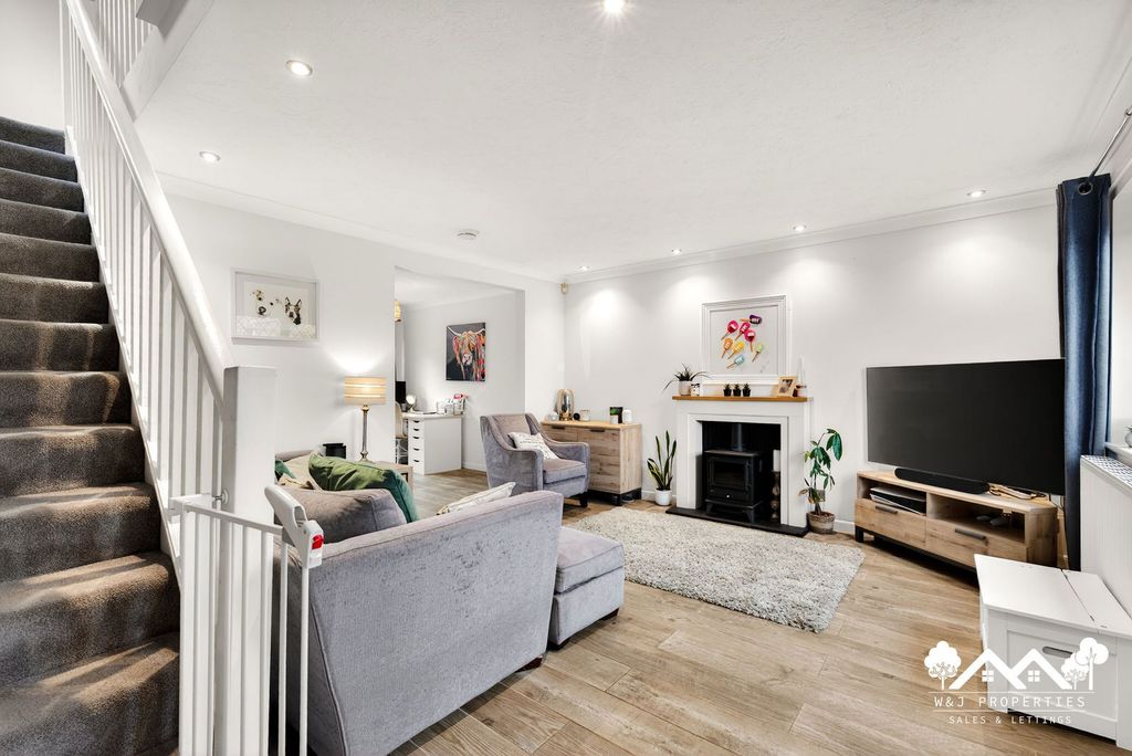 Property photo 2 of 25