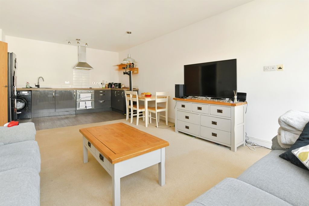 Property photo 3 of 17