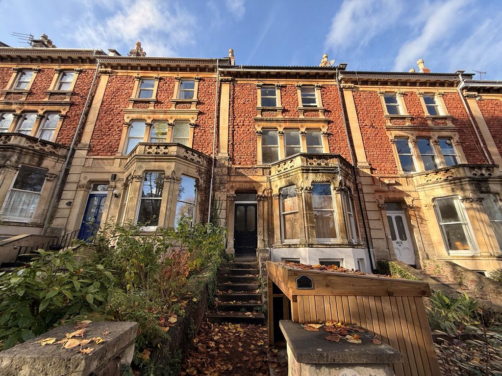 Property photo 3 of 6