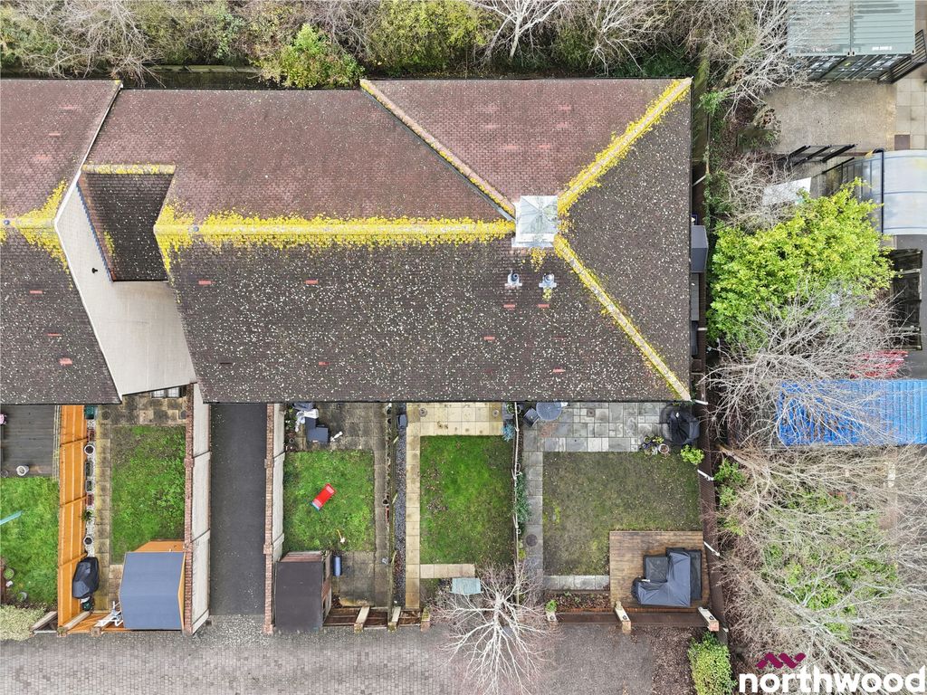 Property photo 2 of 27