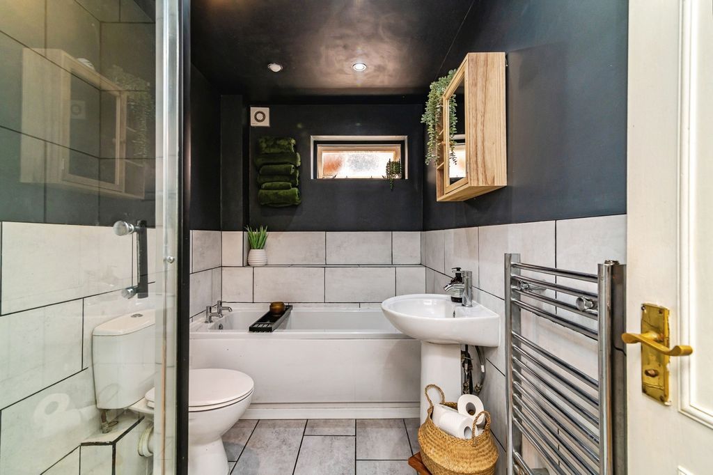 Property photo 3 of 17 Pbox-Img.Jpg