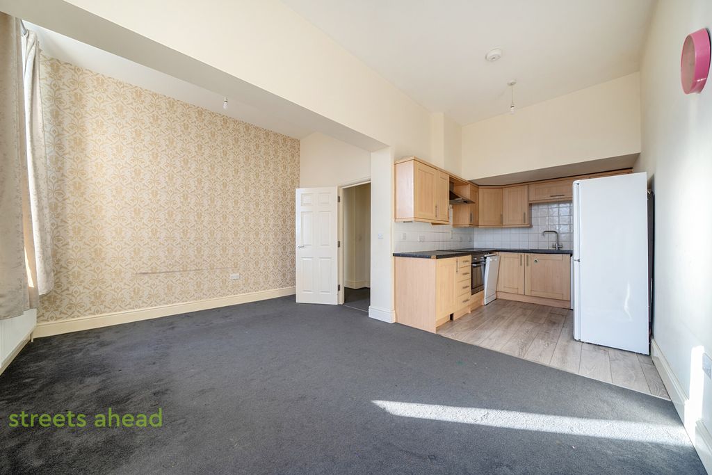 Property photo 3 of 13 3Daa8179-01E2-41F...