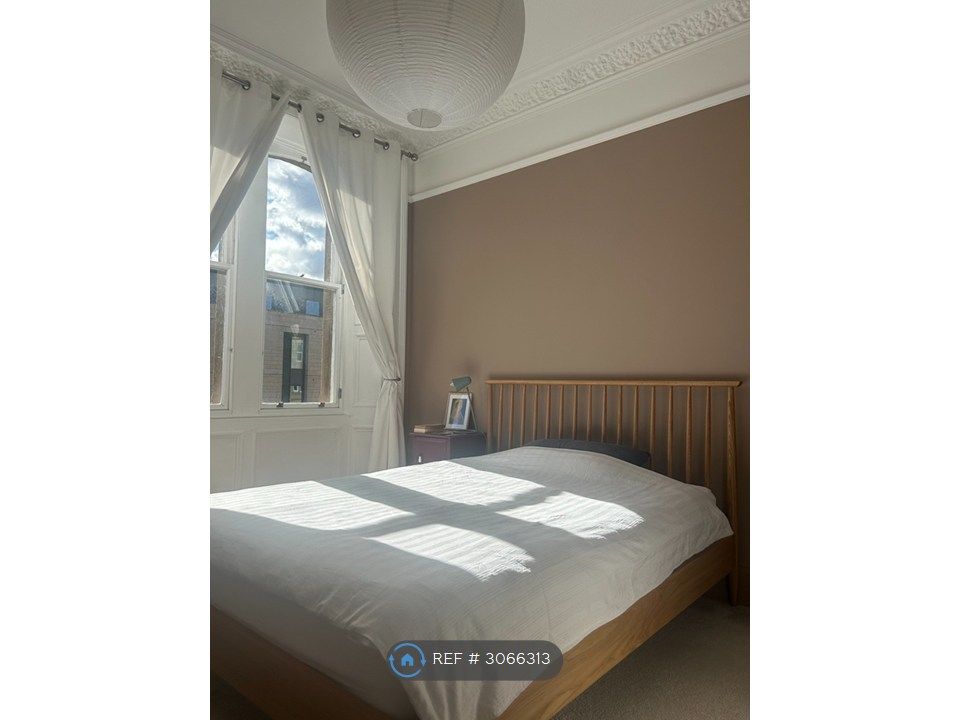 Property photo 2 of 14 Main Bedroom