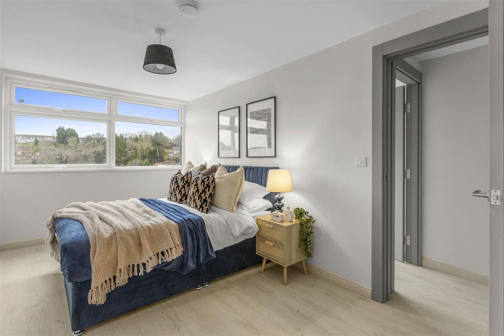 Property photo 3 of 9 Bedroom