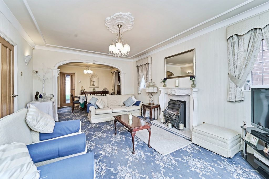 Property photo 3 of 27