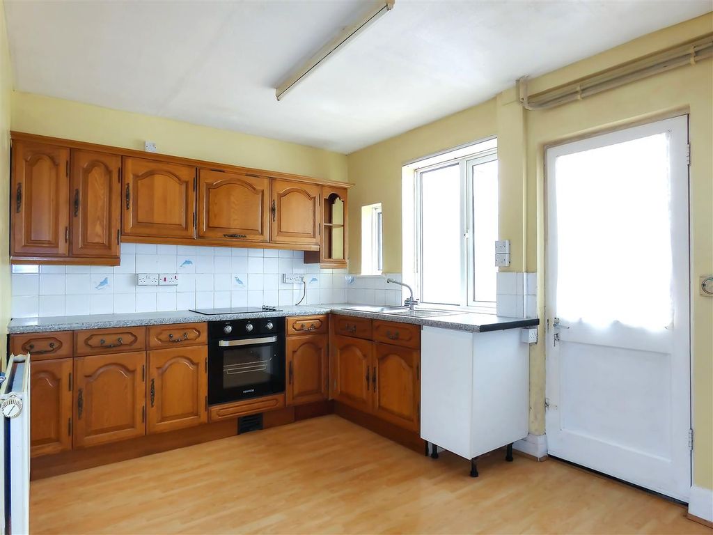 Property photo 2 of 9 Kitchen/Dining Room
