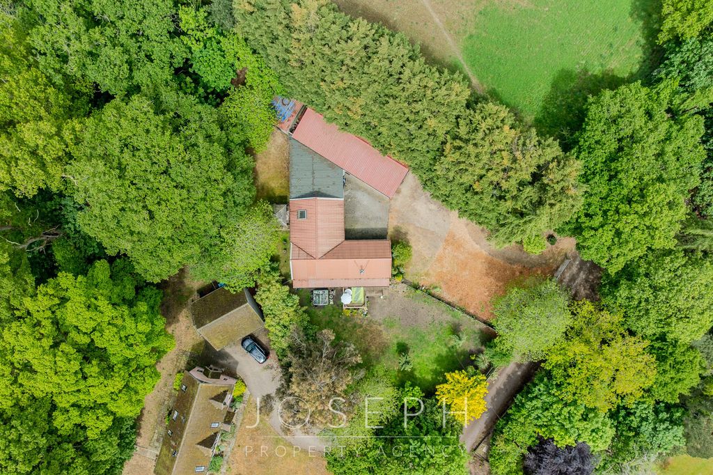 Property photo 2 of 32