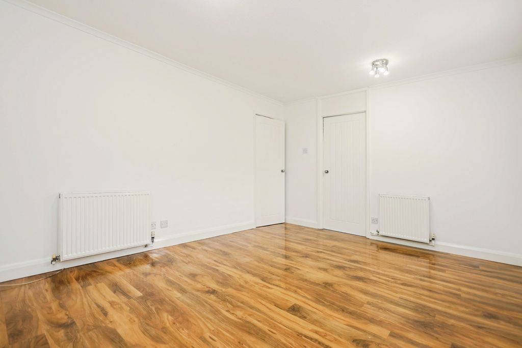 Property photo 3 of 17 Photo