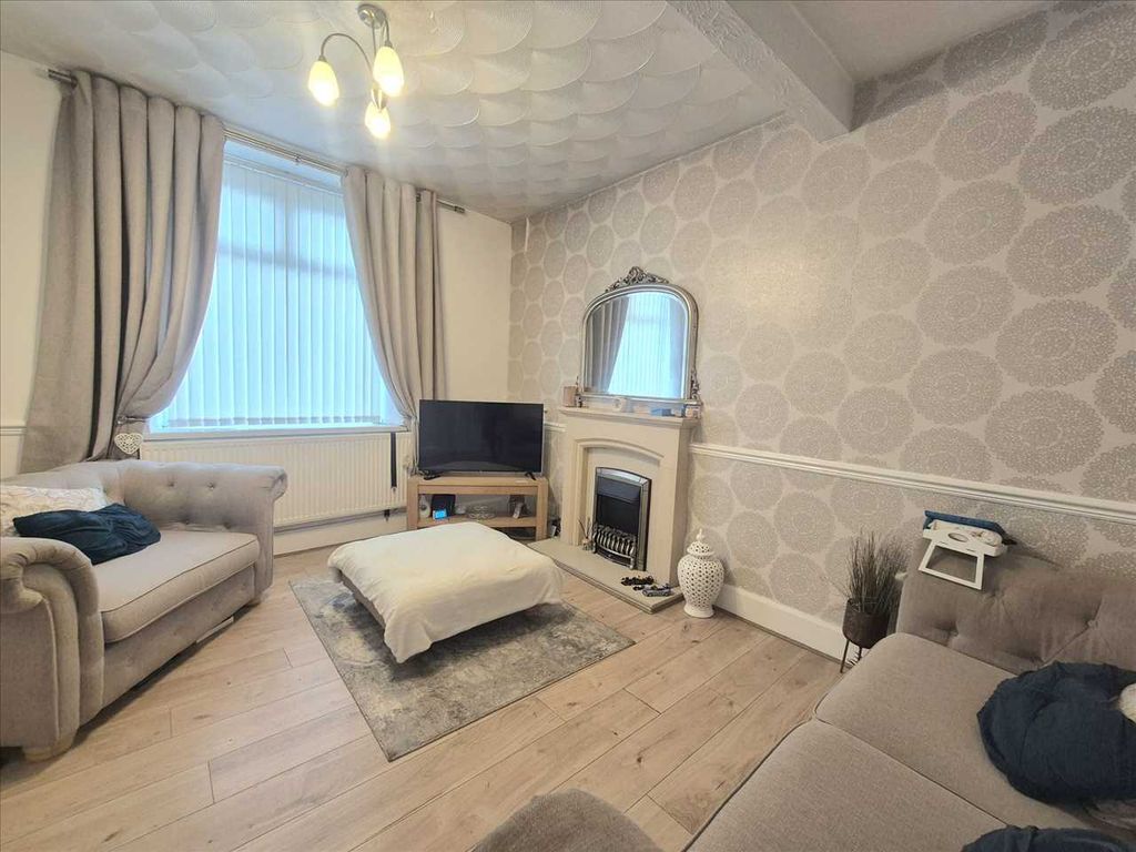 Property photo 2 of 19 Lounge