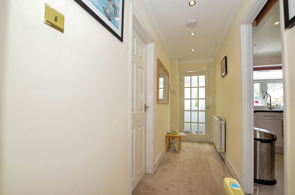 Property photo 3 of 21 Hallway