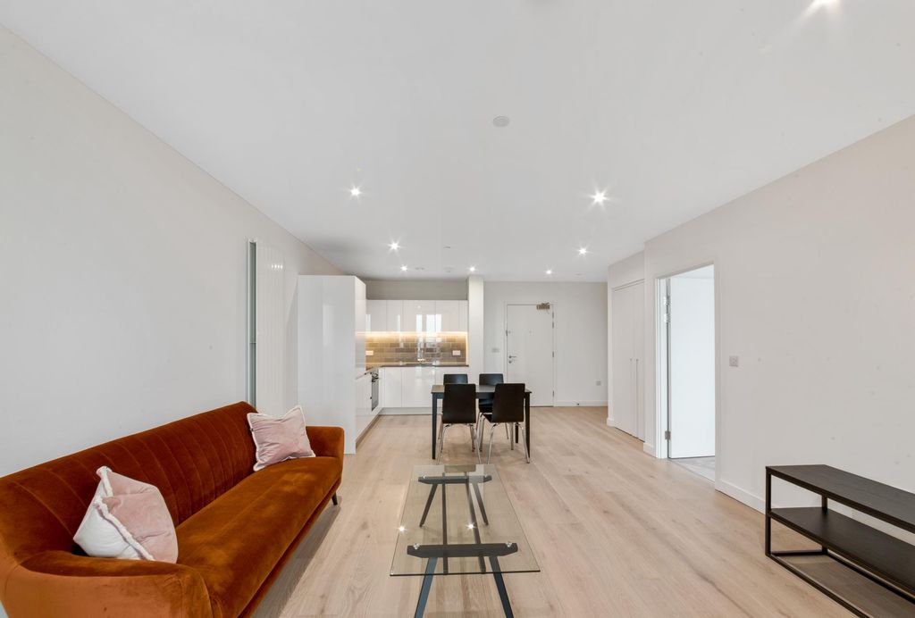 Property photo 2 of 21