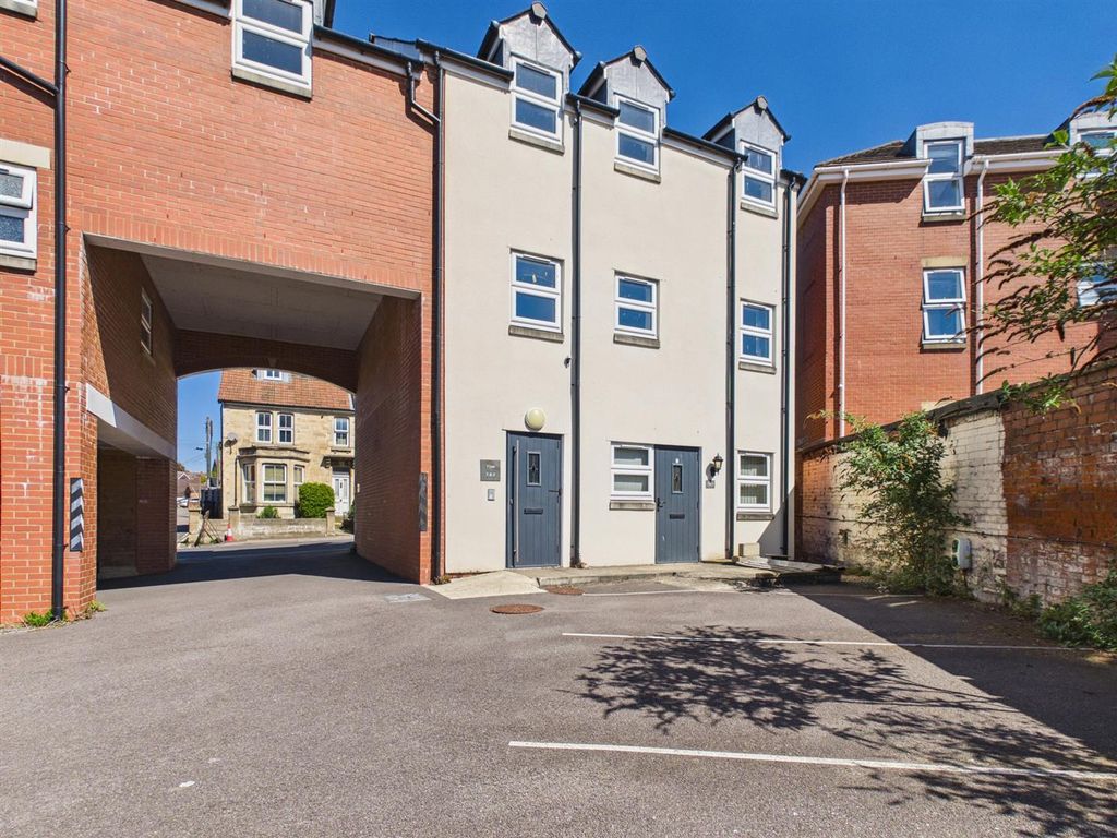 Property photo 2 of 10 Rear Aspect