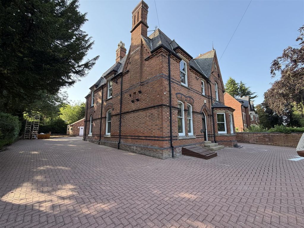 Property photo 3 of 7 Ext2.Jpg