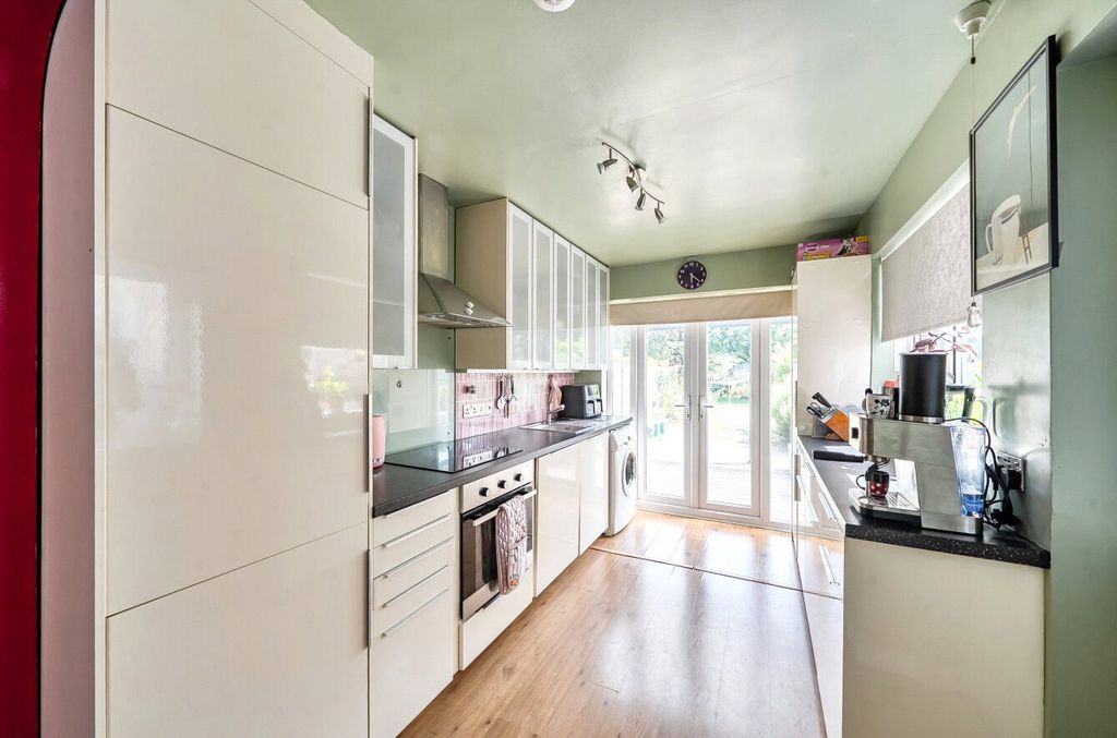Property photo 2 of 25 1495730-21-6A5A4d...
