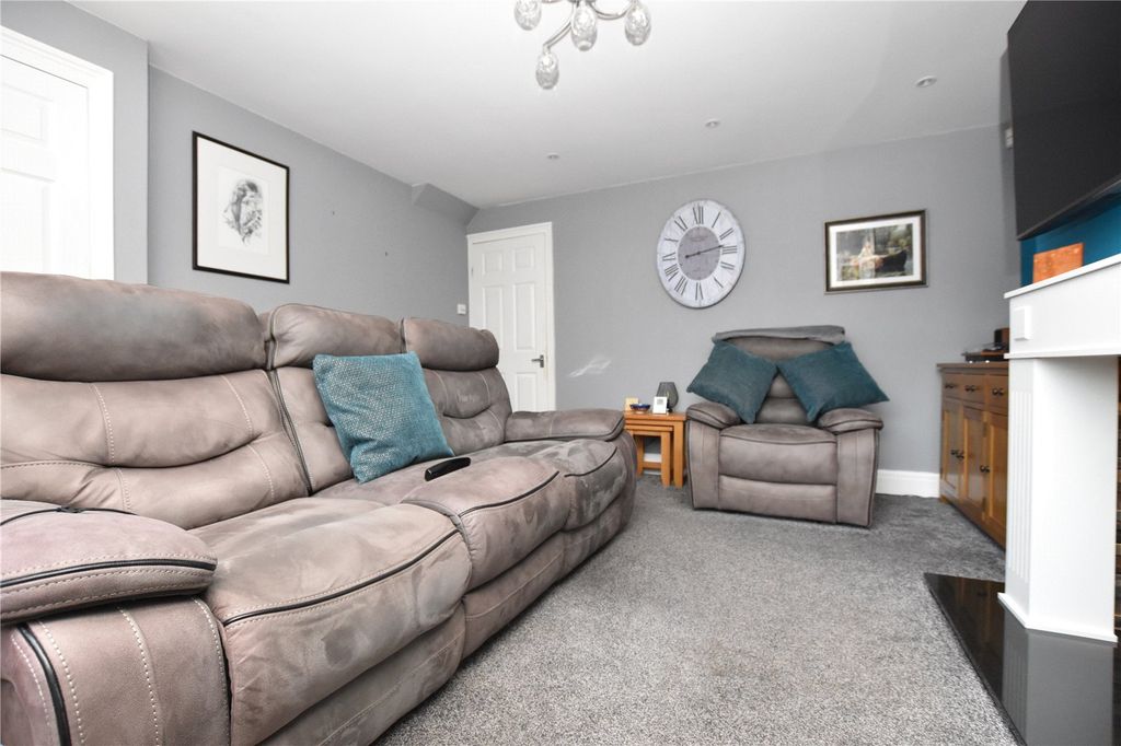 Property photo 2 of 19 Picture No. 18