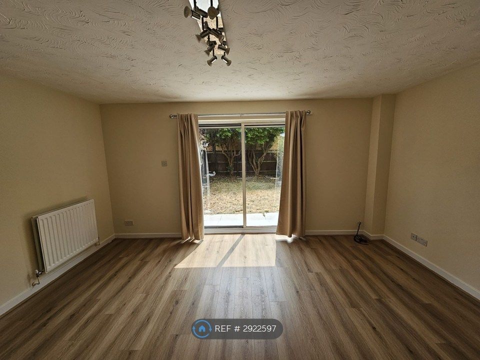 Property photo 3 of 21 Lounge/ Dining