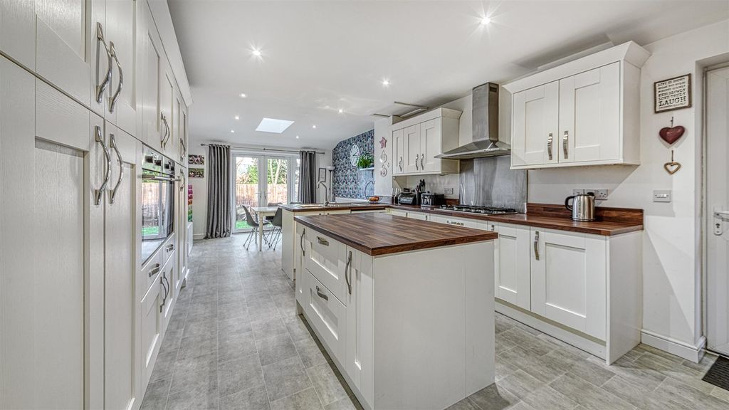 Property photo 3 of 33