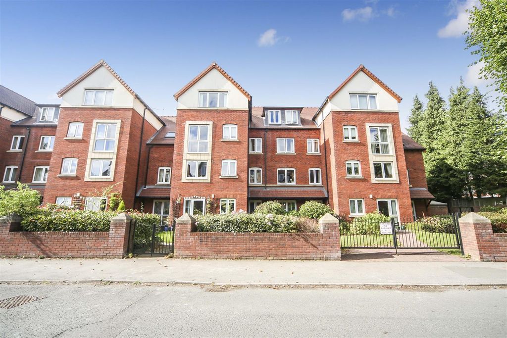 Property photo 1 of 8 Lorne Court Building.Jpg