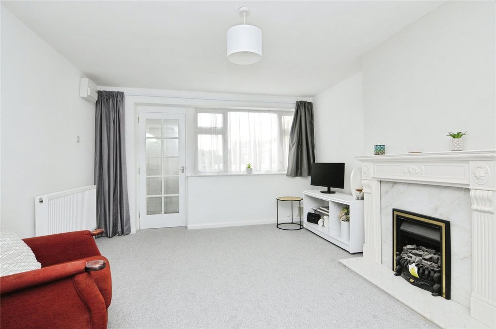 Property photo 2 of 16 Picture No. 12