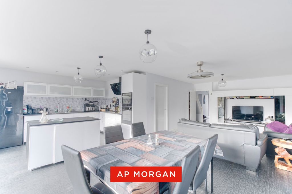 Property photo 2 of 21 Picture No. 02