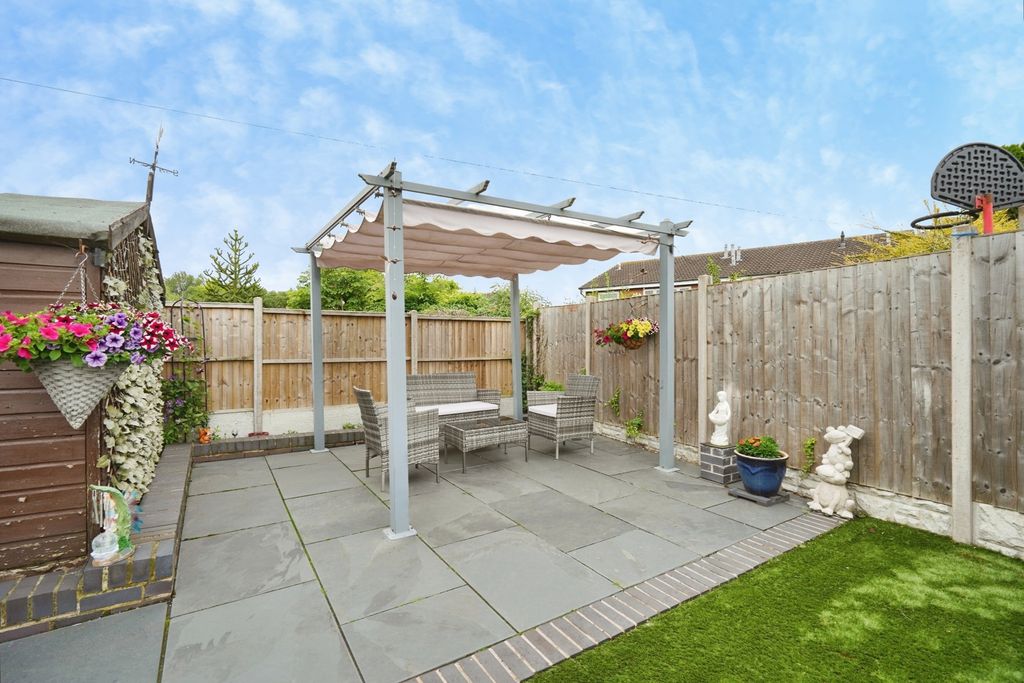 Property photo 2 of 14 Garden