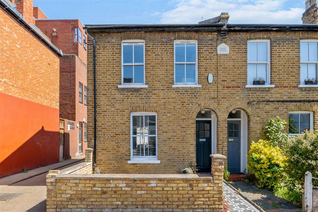 Property photo 1 of 12 External