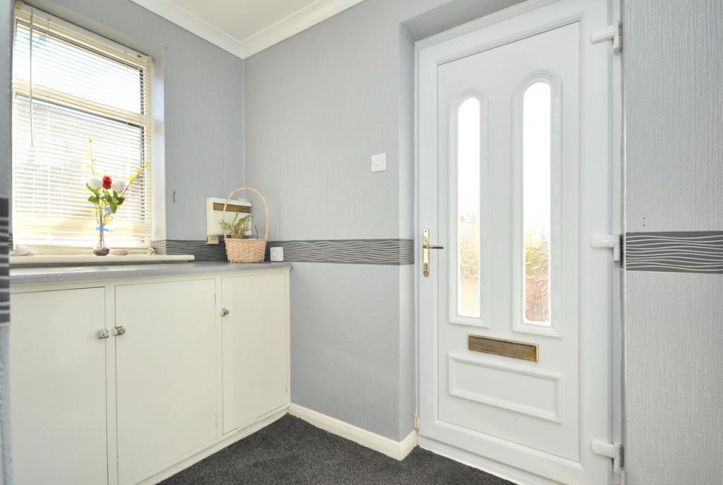 Property photo 2 of 22 Entrance Hall