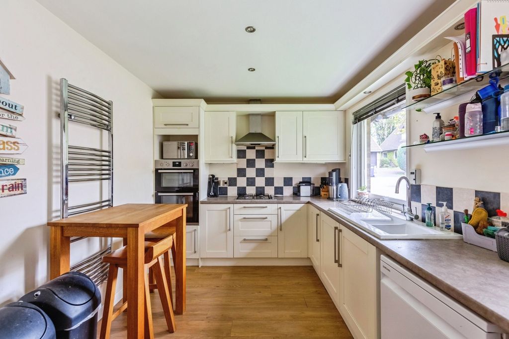 Property photo 3 of 18 Kitchen