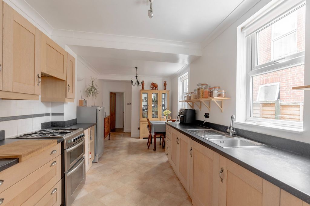 Property photo 2 of 24